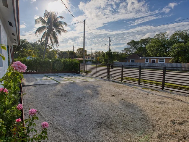 311 NW 95th St, Miami FL 33150