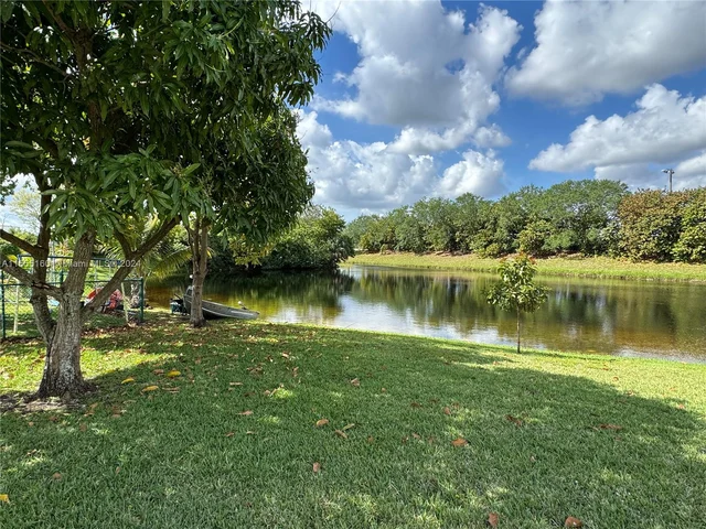 1574 NW 103 Ter, Coral Springs FL 33071