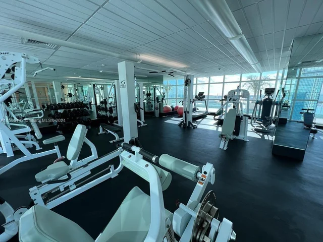 218 SE 14th St # 1404, Miami FL 33131