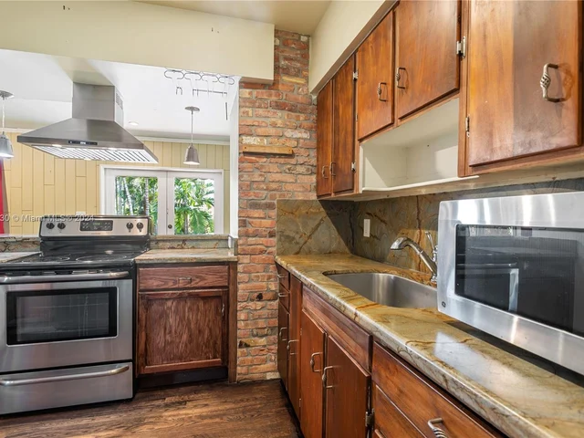 3135 SW 82nd Ave, Miami FL 33155