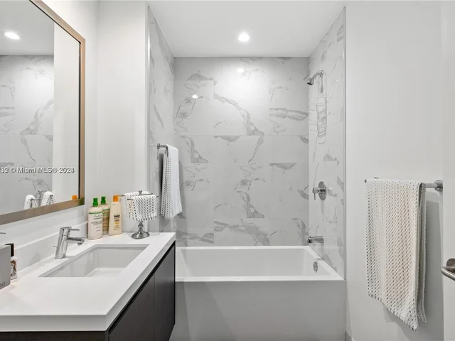 851 NE 1ST Ave # 1206, Miami FL 33132