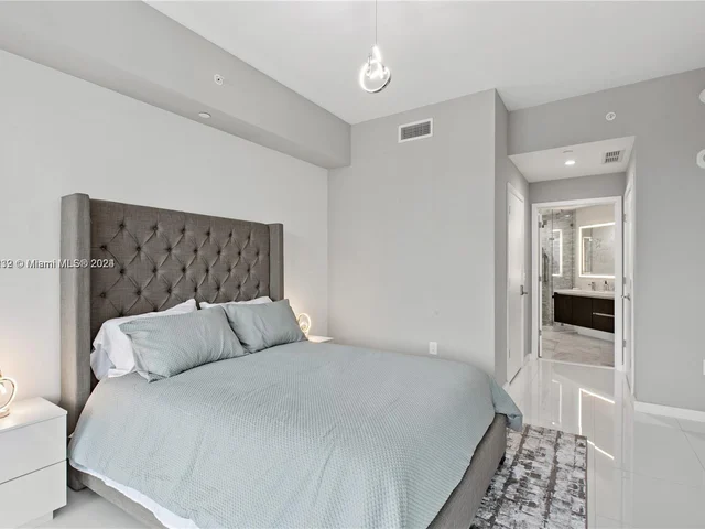 851 NE 1ST Ave # 1206, Miami FL 33132