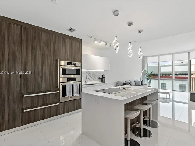 851 NE 1ST Ave # 1206, Miami FL 33132