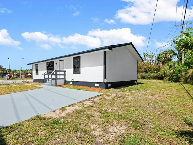 11 NE 17th Ave, Boynton Beach FL 33435