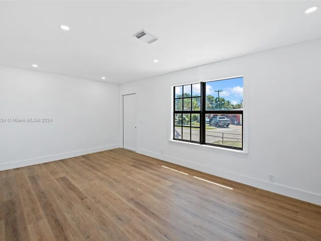 11 NE 17th Ave, Boynton Beach FL 33435