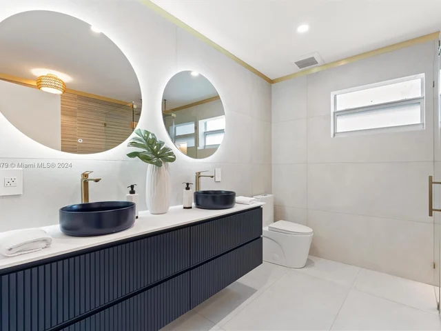 720 N Shore Dr, Miami Beach FL 33141