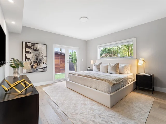 720 N Shore Dr, Miami Beach FL 33141