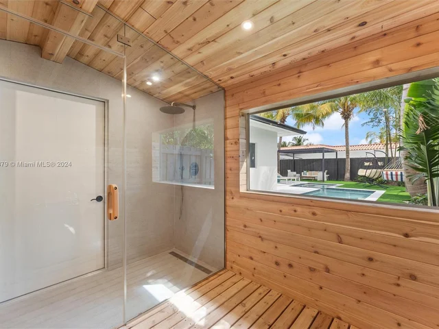 720 N Shore Dr, Miami Beach FL 33141