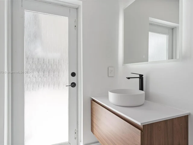 720 N Shore Dr, Miami Beach FL 33141