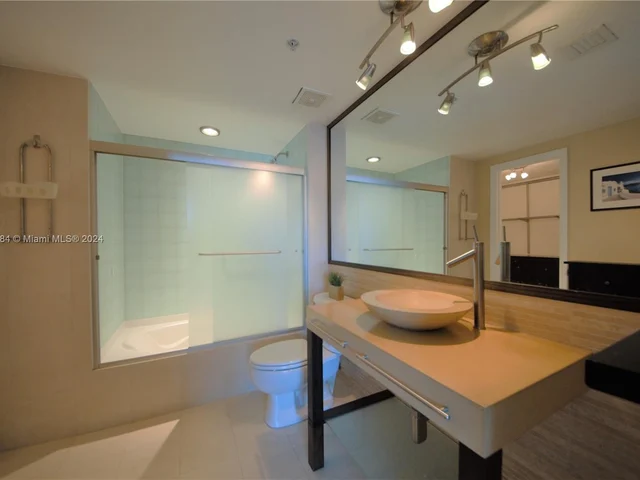 335 S Biscayne Blvd # 3302, Miami FL 33131