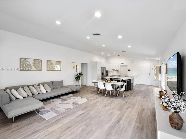 754 San Remo Dr, Weston FL 33326