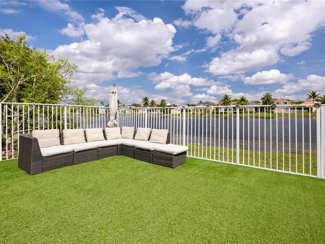 754 San Remo Dr, Weston FL 33326