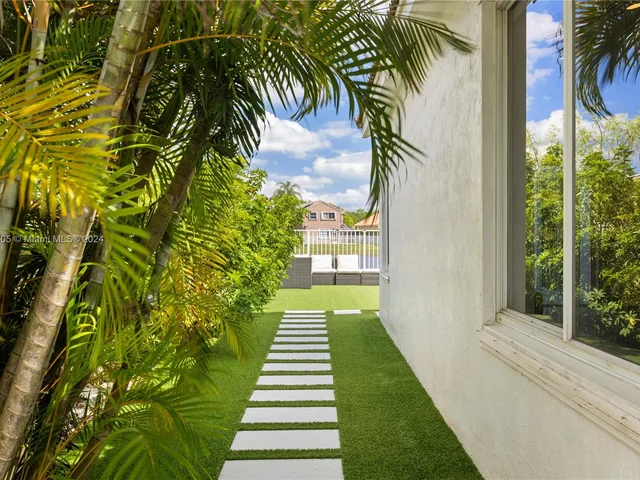 754 San Remo Dr, Weston FL 33326