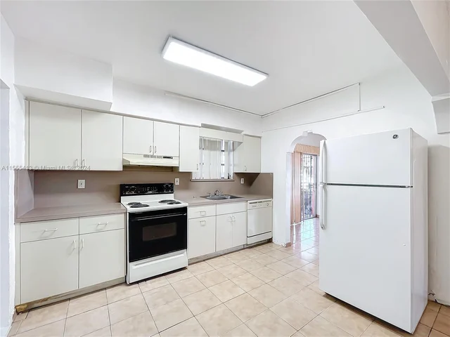 1440 W 3rd Ave, Hialeah FL 33010