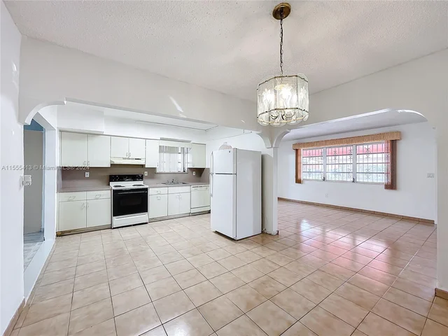 1440 W 3rd Ave, Hialeah FL 33010