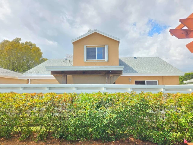 14517 SW 139th Ave Cir W, Miami FL 33186