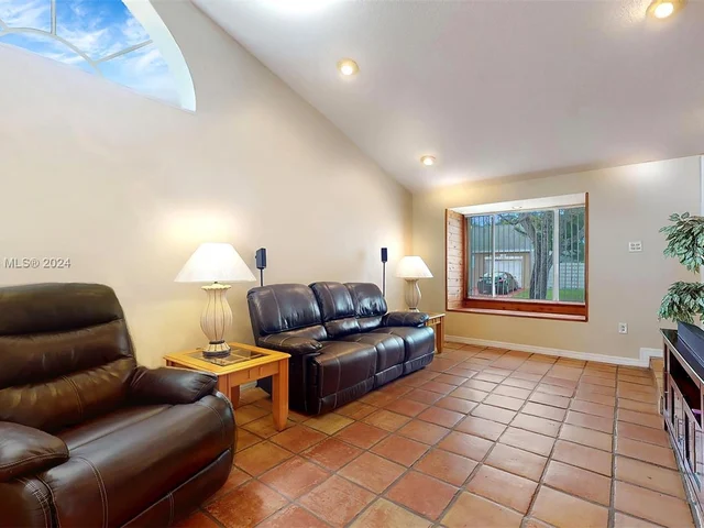 14517 SW 139th Ave Cir W, Miami FL 33186