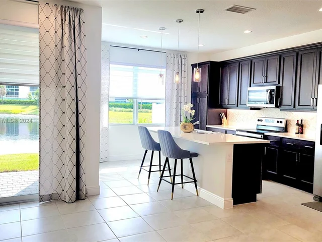 587 Sanderling Cir # 0, Deerfield Beach FL 33442