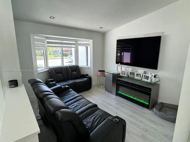 18064 SW 149TH PL, Miami FL 33187