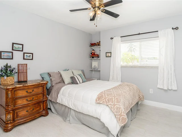 15531 SW 35th Ter, Miami FL 33185