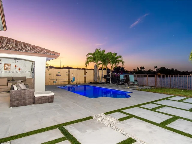 15531 SW 35th Ter, Miami FL 33185