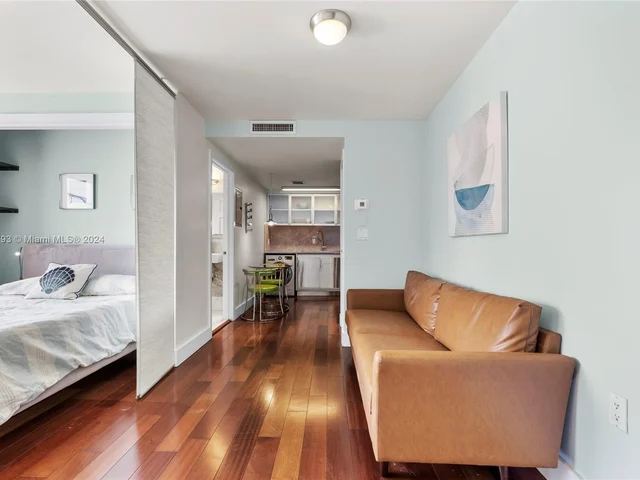 731 6th St, Miami Beach FL 33139