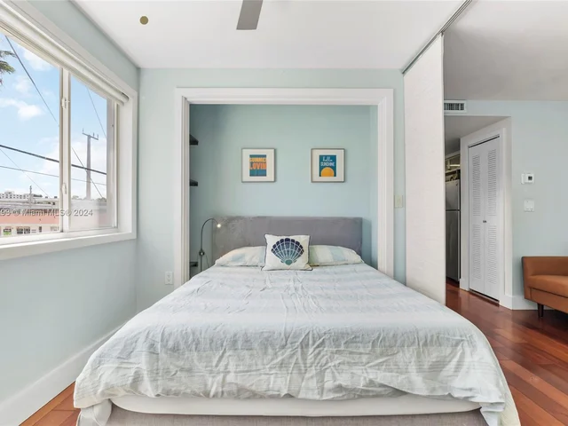 731 6th St, Miami Beach FL 33139