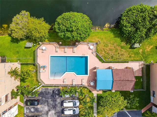 10257 NW 9th St Cir # 10, Miami FL 33172