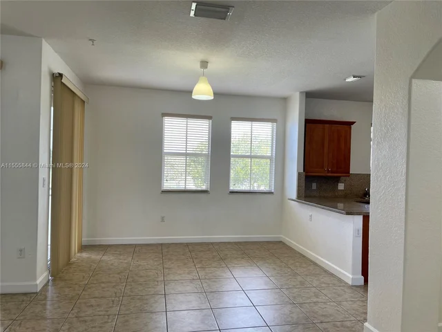 10012 NW 7th St # 207, Miami FL 33172