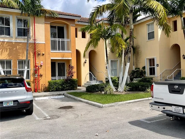 10012 NW 7th St # 207, Miami FL 33172