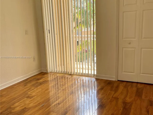 10012 NW 7th St # 207, Miami FL 33172