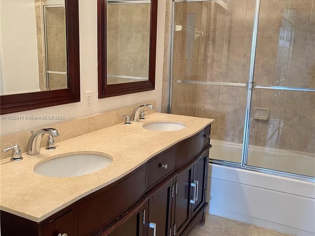 10012 NW 7th St # 207, Miami FL 33172