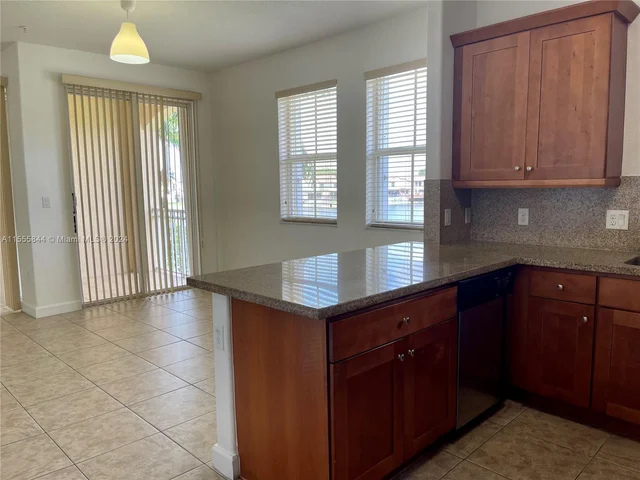 10012 NW 7th St # 207, Miami FL 33172