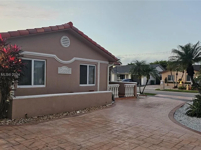 12895 NW 99th Pl, Hialeah Gardens FL 33018
