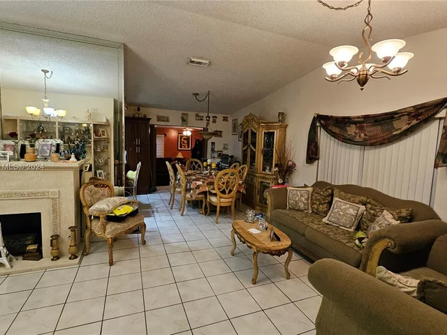 12895 NW 99th Pl, Hialeah Gardens FL 33018