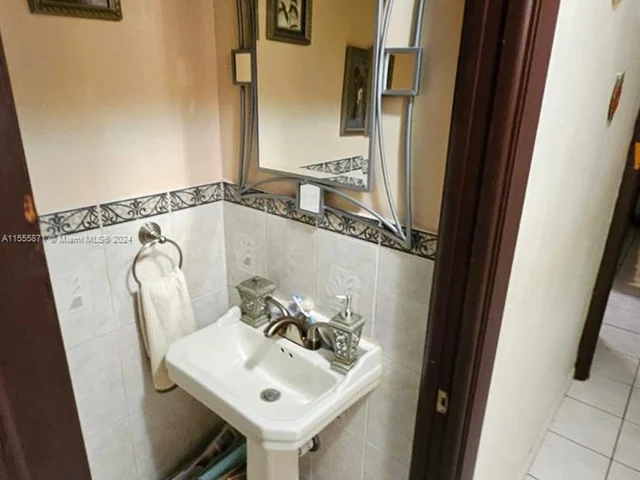 12895 NW 99th Pl, Hialeah Gardens FL 33018