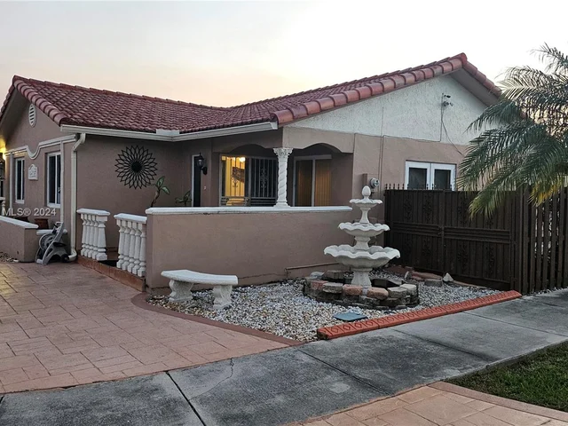 12895 NW 99th Pl, Hialeah Gardens FL 33018