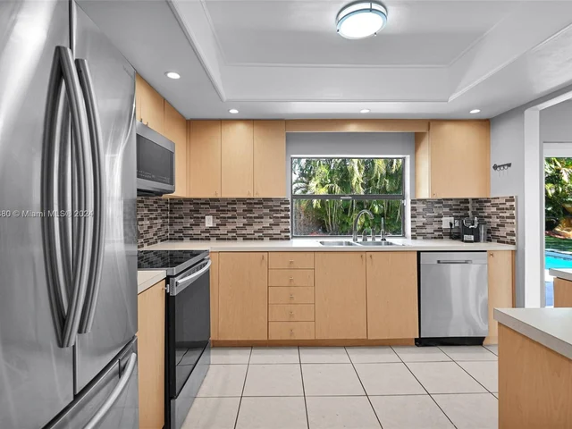 8381 NW 4th St, Pembroke Pines FL 33024