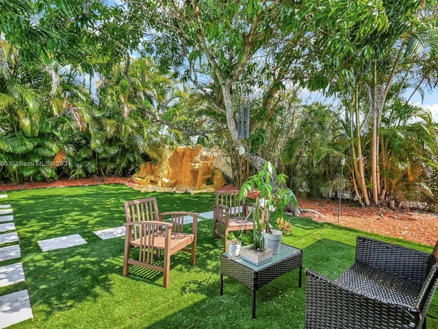 8381 NW 4th St, Pembroke Pines FL 33024