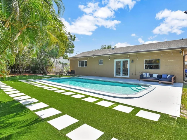 8381 NW 4th St, Pembroke Pines FL 33024