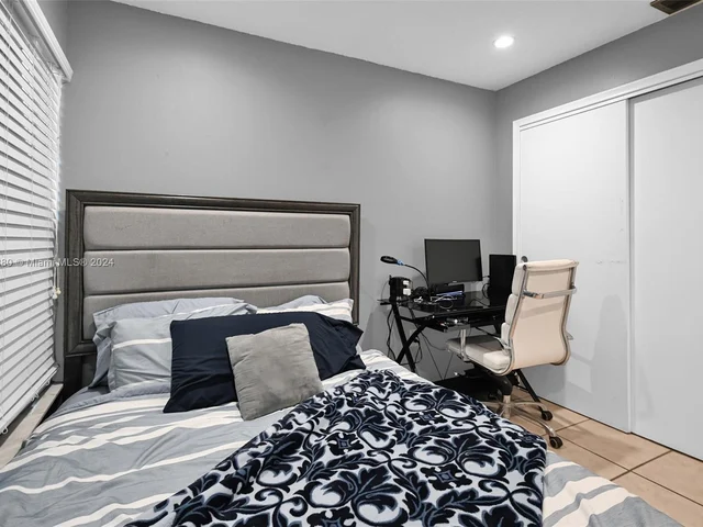 8381 NW 4th St, Pembroke Pines FL 33024