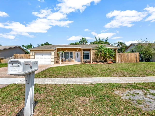 8381 NW 4th St, Pembroke Pines FL 33024