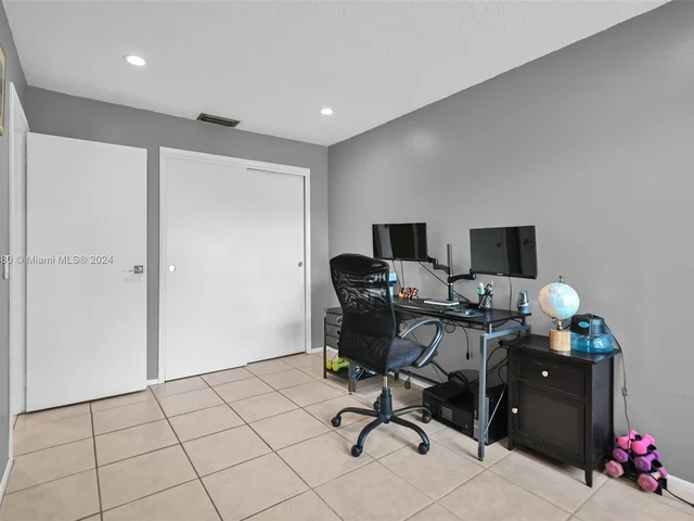 8381 NW 4th St, Pembroke Pines FL 33024