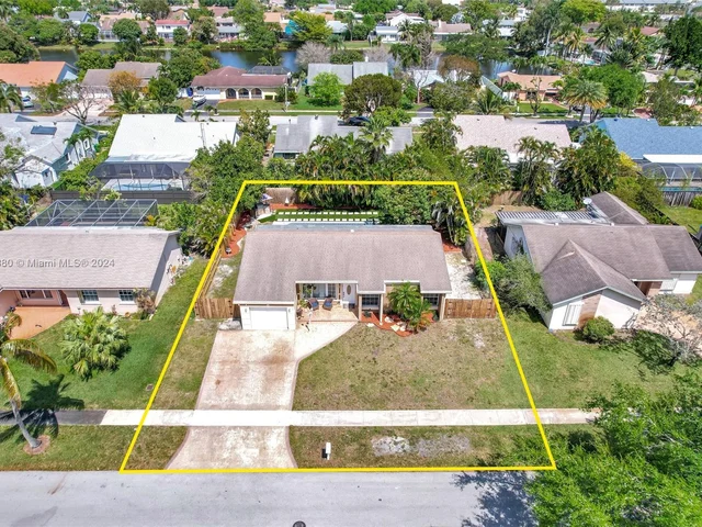 8381 NW 4th St, Pembroke Pines FL 33024