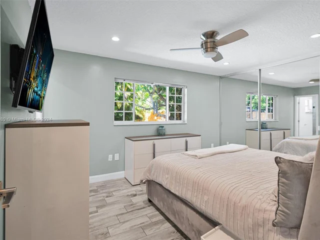 8381 NW 4th St, Pembroke Pines FL 33024