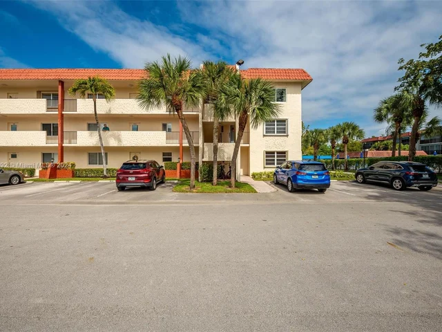 271 S Hollybrook Dr # 101, Pembroke Pines FL 33025