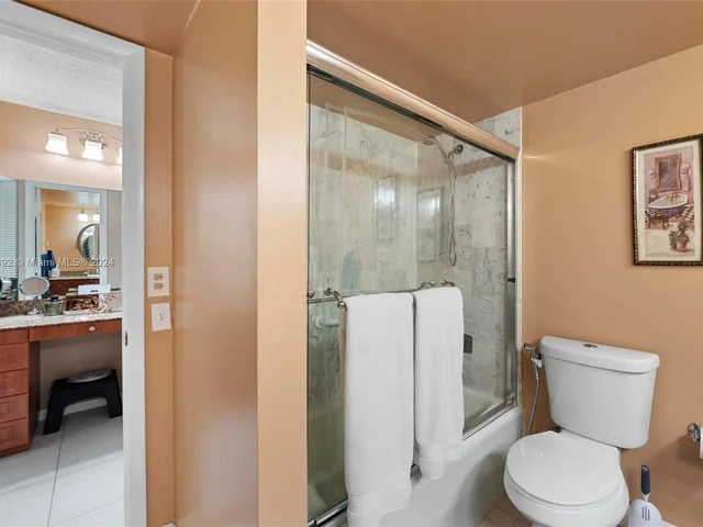 271 S Hollybrook Dr # 101, Pembroke Pines FL 33025