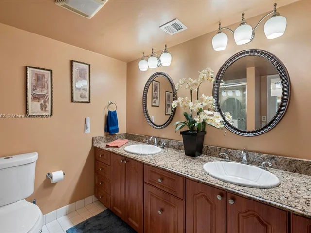 271 S Hollybrook Dr # 101, Pembroke Pines FL 33025