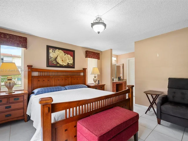 271 S Hollybrook Dr # 101, Pembroke Pines FL 33025