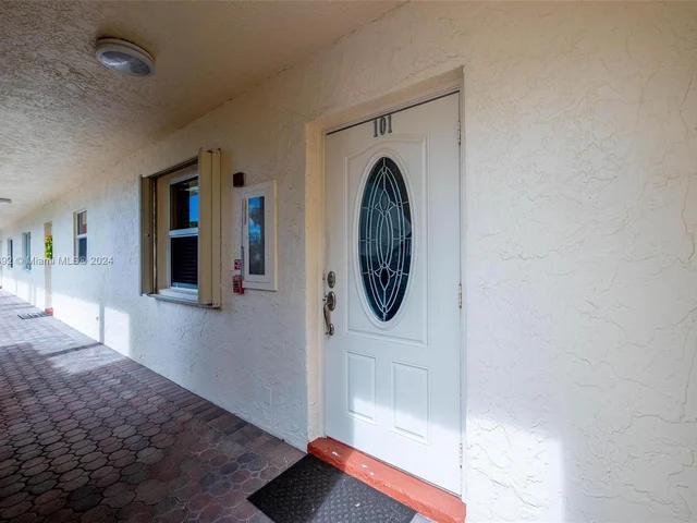 271 S Hollybrook Dr # 101, Pembroke Pines FL 33025